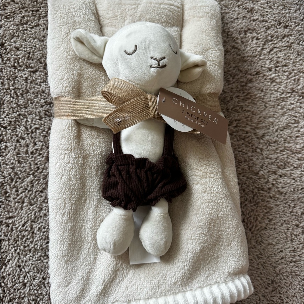 Chickpea Plush Lamb with Cream Blanket